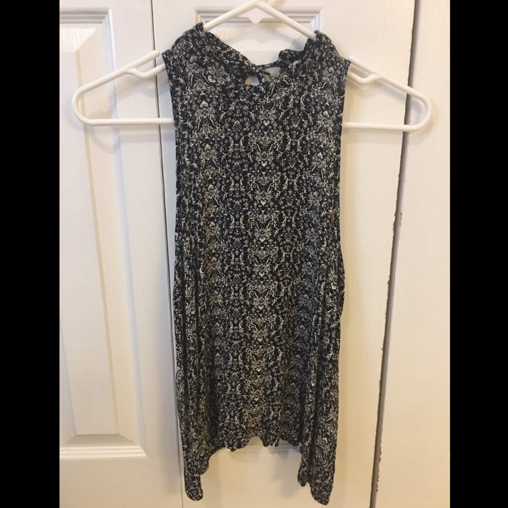 Patterned neck tie top